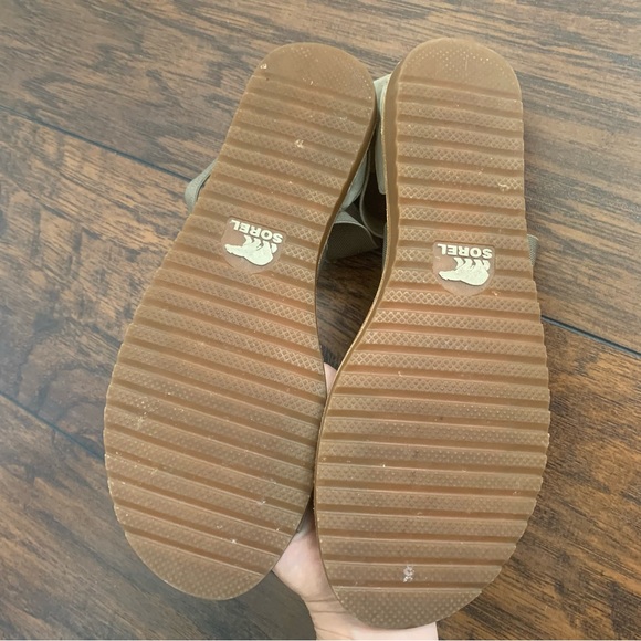 Sorel - Women's Ella Sandal, Leather Sandal with Stretch Straps, Sage green 8.5 - Picture 10 of 10